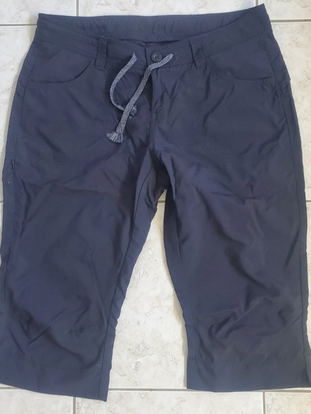 Women’s MEC Capri Shorts – Size 12